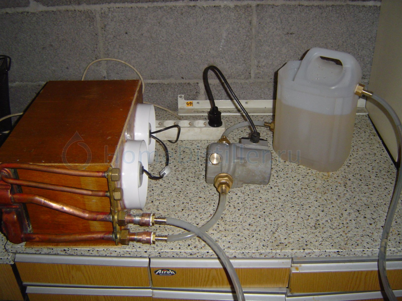 Самогонный аппарат холодильник вода. Система охлаждения самогонного аппарата без проточной воды. Автономный охладитель воды для самогонного аппарата. Автономная система охлаждения для самогонного аппарата. Автономное водяное охлаждение для самогонного аппарата.