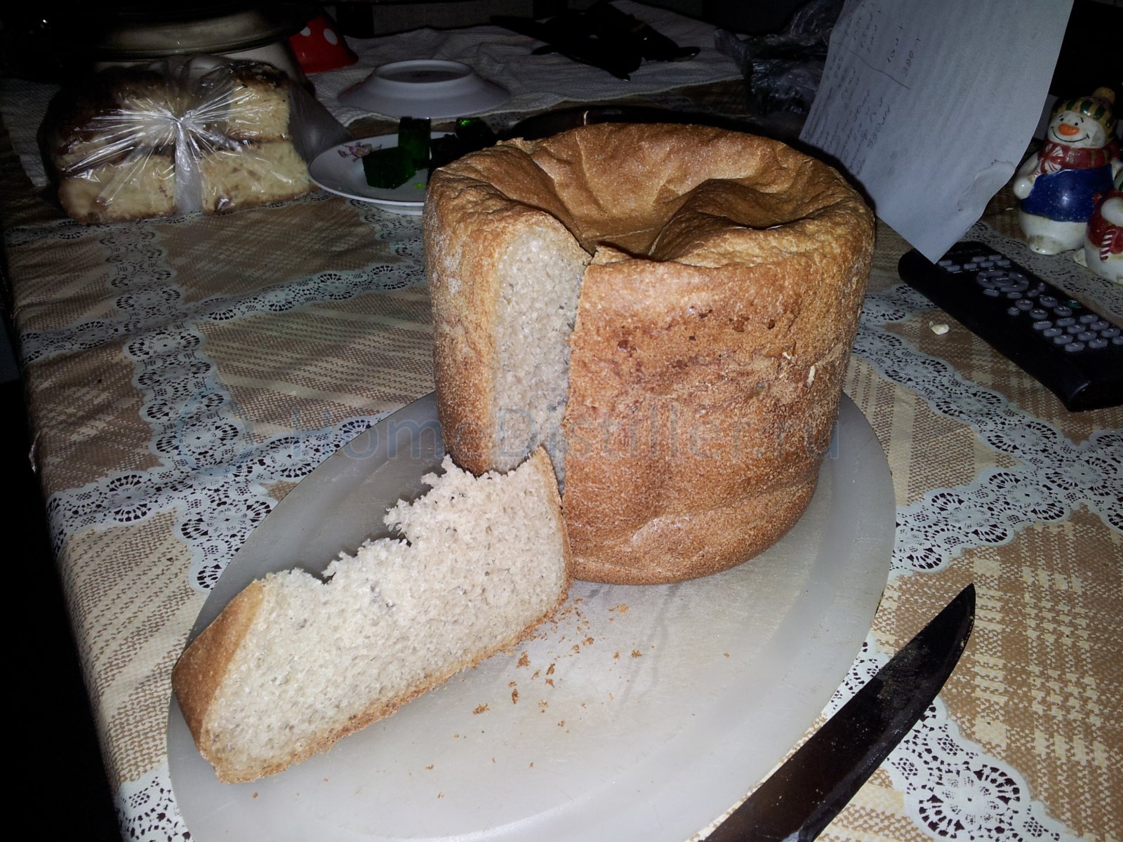 Не пропекается хлеб в хлебопечке. Хлеб в хлебопечке не испекся. Почему не поднимается хлеб в хлебопечке. Какие дрожжи лучше использовать для хлебопечки. Почему проваливается хлеб